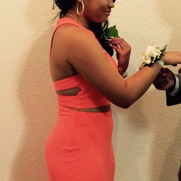 La Femme Coral Prom Dress Size 4 Petite - Picture 7 of 11